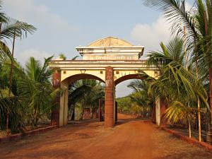 Gate of the Sahaja Yoga center in Ganpatipule.