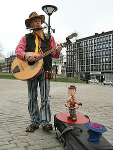 Vlad playing in Hämeenlinna with his marionette.