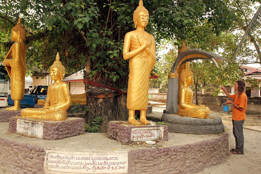  - img_1046_lao_new_year_sprinkling_water_on_buddha_statues_medium