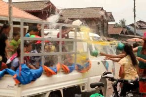 Video: A wild and funny water fight.