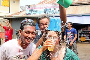 Sandra getting a full dose of water, powder and beer. Sabai dii Pi Mai Lao!