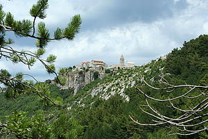 Lubenice viewed from the hiking path.