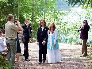 Just married. Didgeridoo and soap bubbles. Photo by Panu Hällfors.