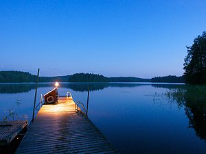 Night view from the sauna pier. Photo by Panu Hällfors.