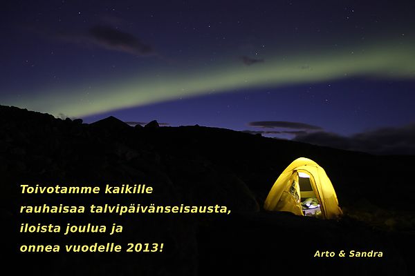 Kuva: Telttapaikka revontulten alla. Sarekin kansallispuisto, Ruotsi, syyskuu 2012.